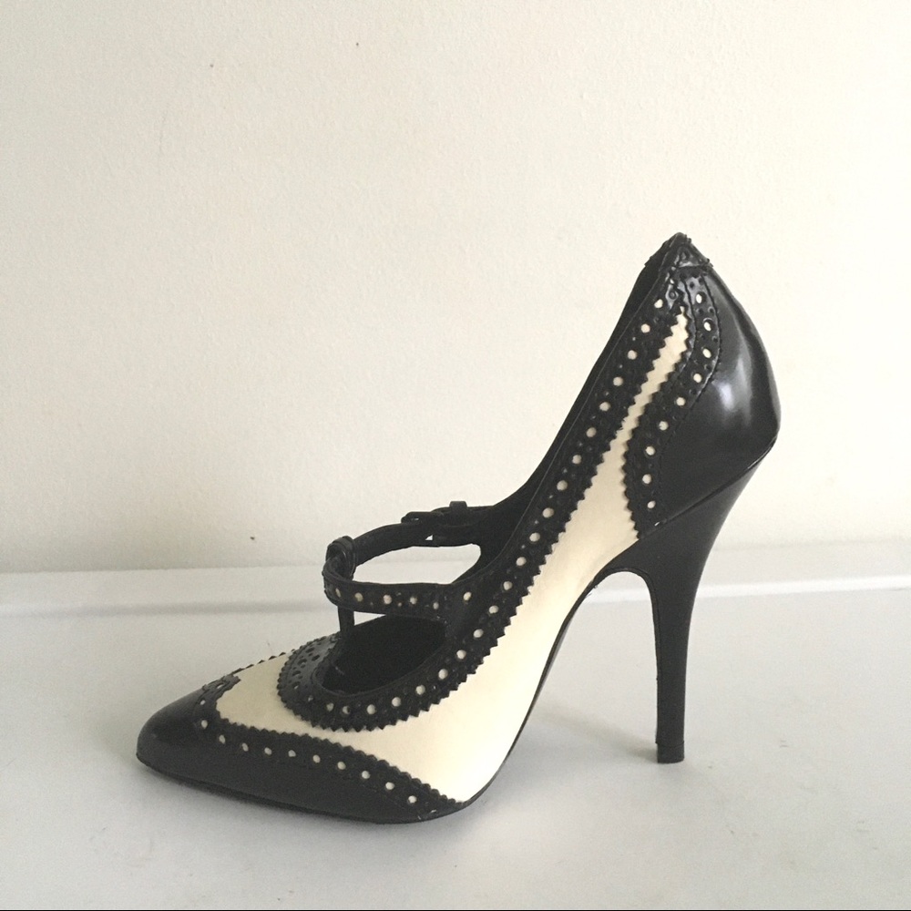 (SOLD) TORY BURCH Oxford Everly Spectator Pumps 7 - Picture 7 of 16